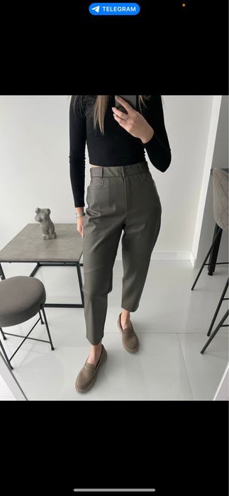 Штани з екошкіри, кольору хакі, розмір M