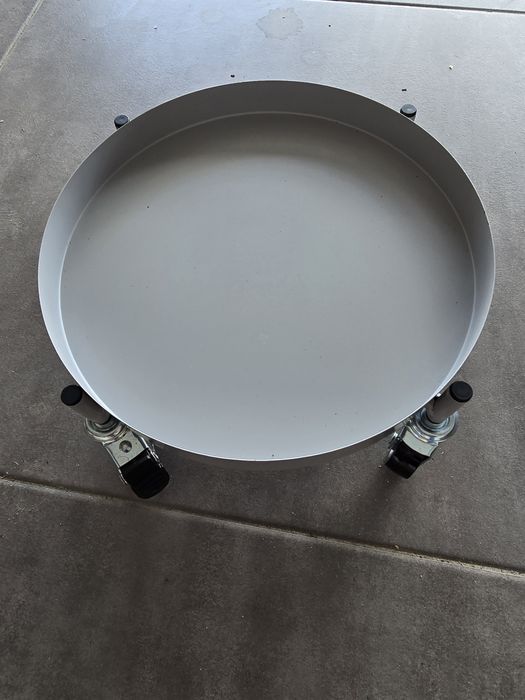 Suporte / prato com rodas para vasos