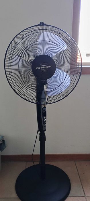 Ventilador de pé 50 W, 3 velocidades