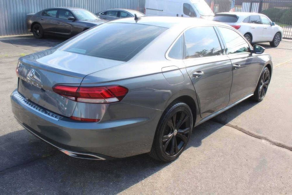 Volkswagen Passat SE      2021