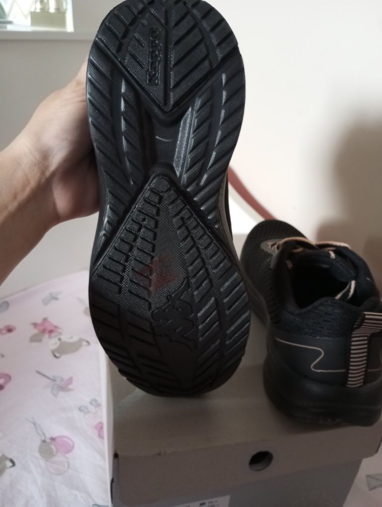 Lekkie buty sportowe, sneakersy, siatkowe Kappa rozmiar 36