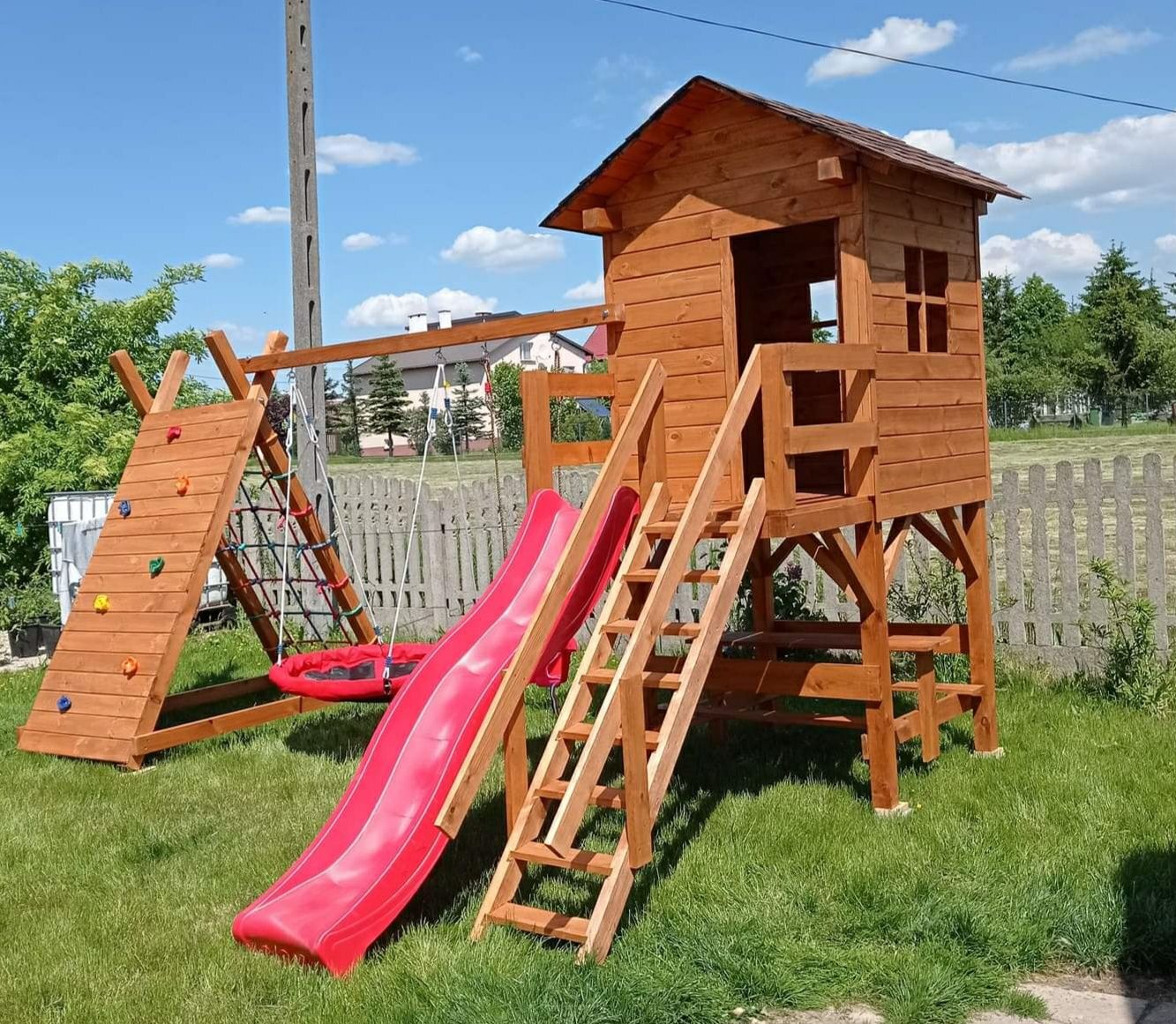 Plac zabaw huśtawka piaskownica