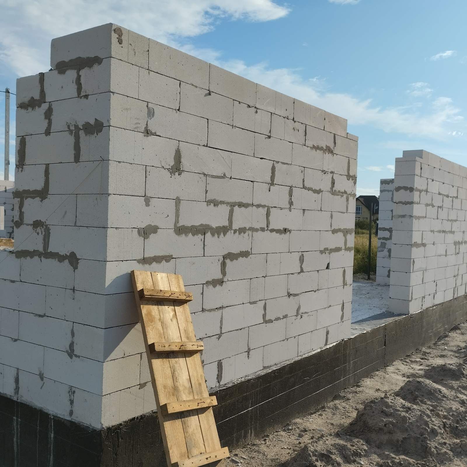 Кладка газоблоку,цегли,шлакоблоку,перестінки,фронтони