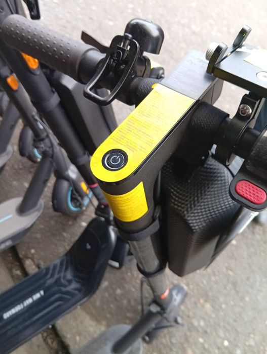 Ксіомі 4 про ,електросамокат