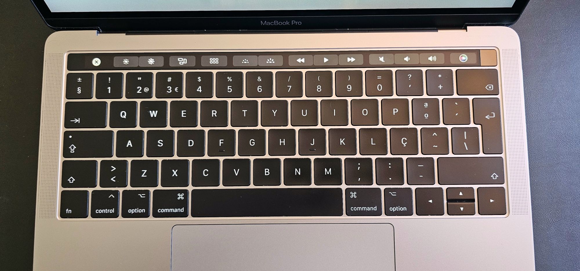 Combo Macbook Pro 13" Touch Bar 16GB 2017 + Brydge Vertical Dock