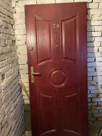 Drzwi z dwoma zamkami