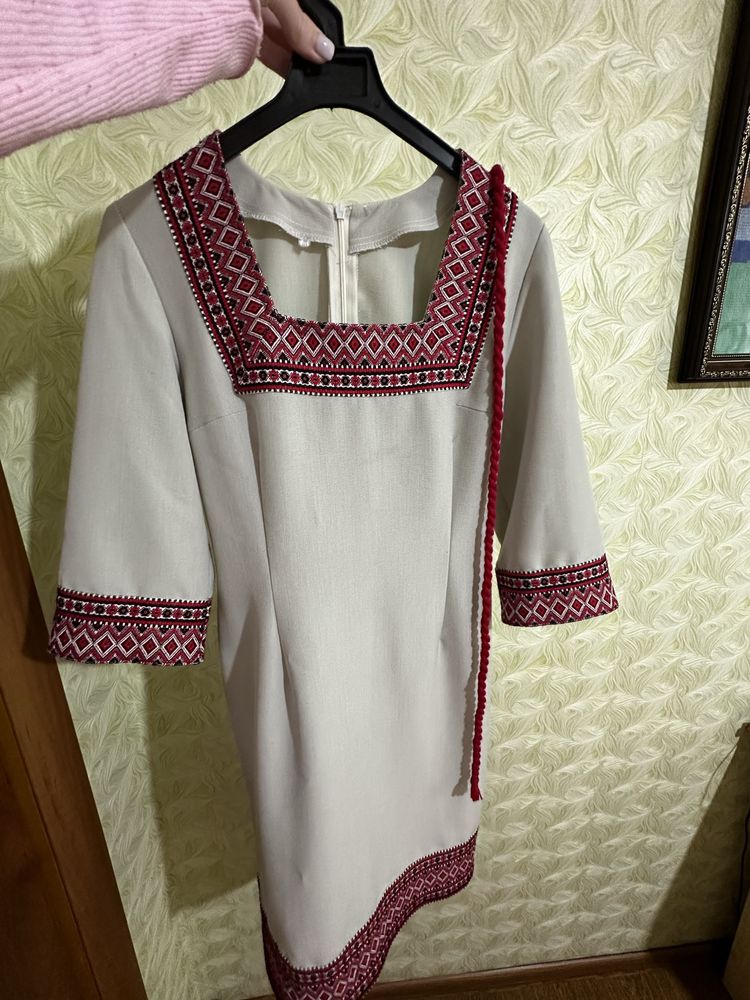 Вишите плаття розмір S