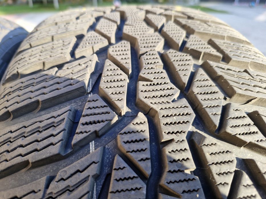 Koła BMW aluminiowe, opony zimowe NOKIAN 225/55 R17 po jednym sezonie