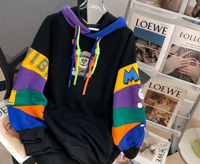 Толстовка утеплена , дуже яскрава та гарна. Довжина 72. Ширина 64.