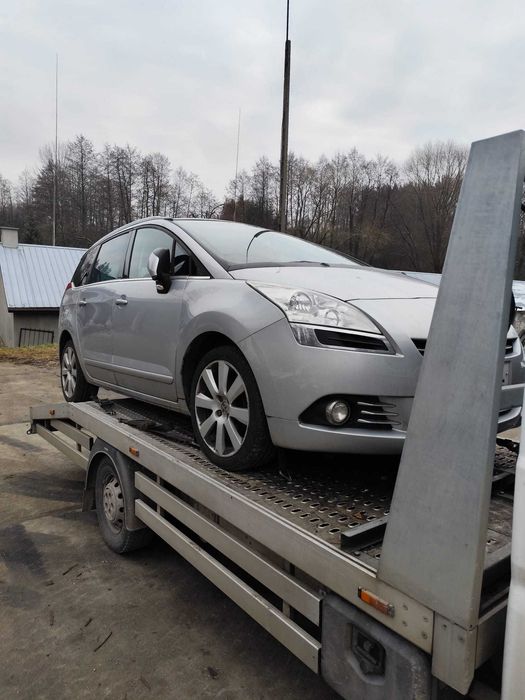 Posiadam czesci peugeot  5008   1.6 e-hdi