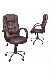 Комфортне офісне крісло з еко шкіри.