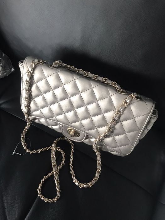 Bolsa/mala prateada NOVA