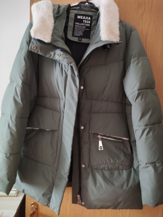 Зимова жіноча куртка