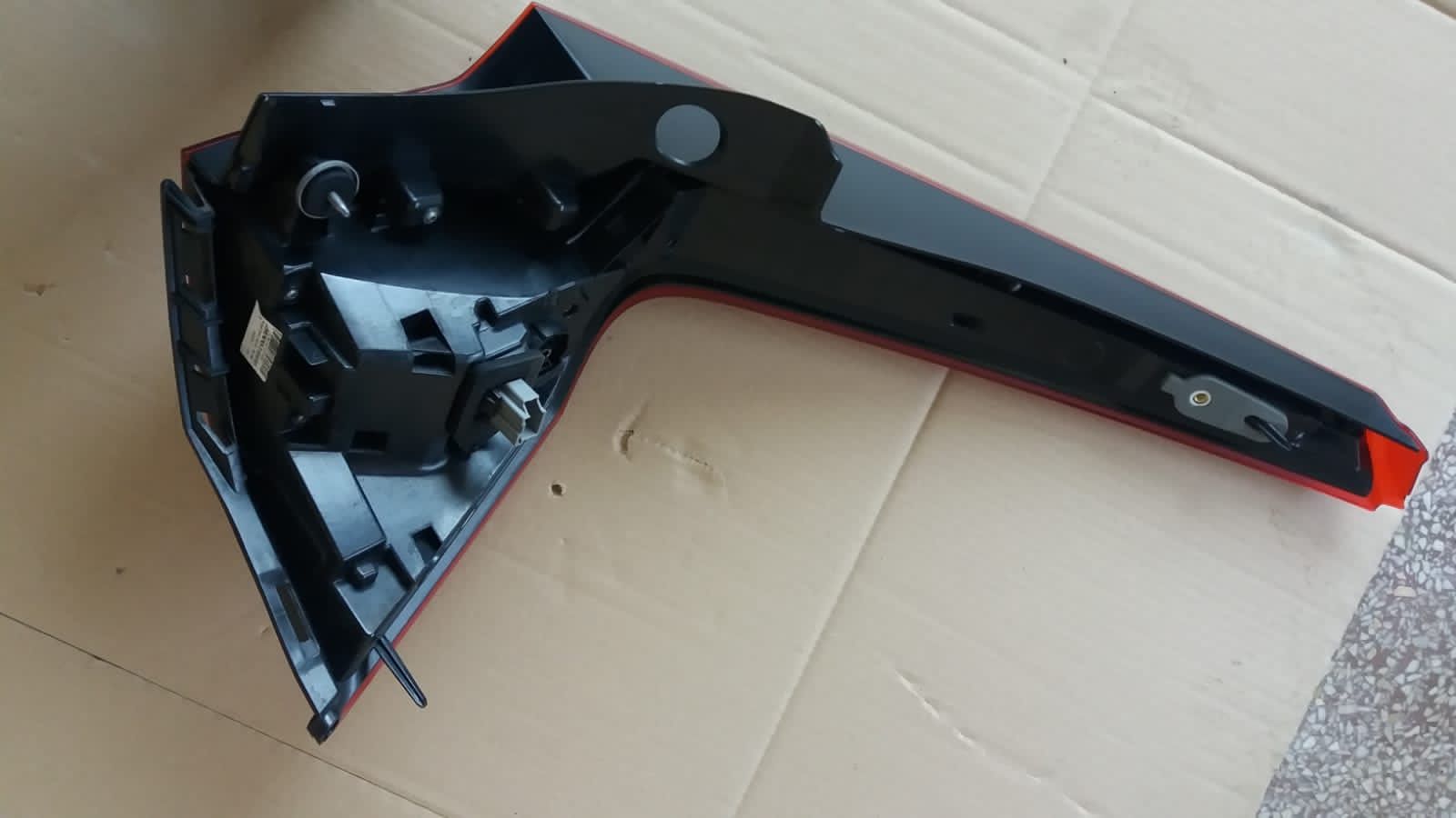 Lampa V90 lewa tył