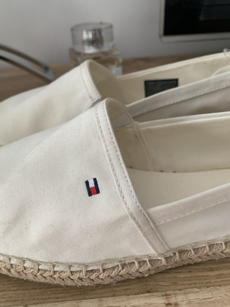 Nowe buty damskie firmy Tommy Hilifiger