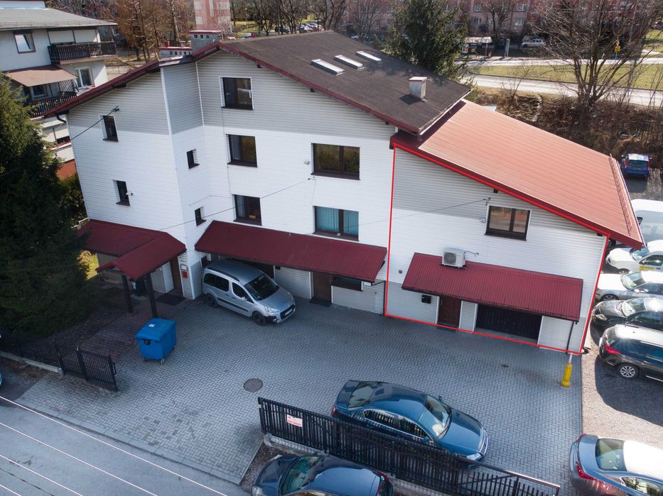 Lokal na wynajem 120m, wejście normalne + garażowe, duży parking