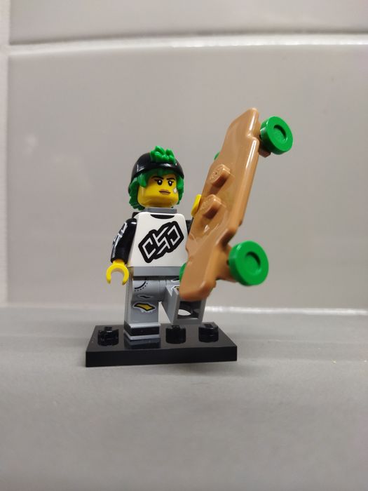 Lego Minifigures 71048 Seria 27 - LONGBOARDZISTKA