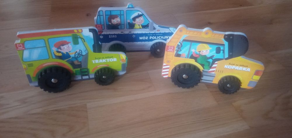 Zestaw ksiazeczek ksiazek ksiazka bajki dla dzieci policja traktor kop