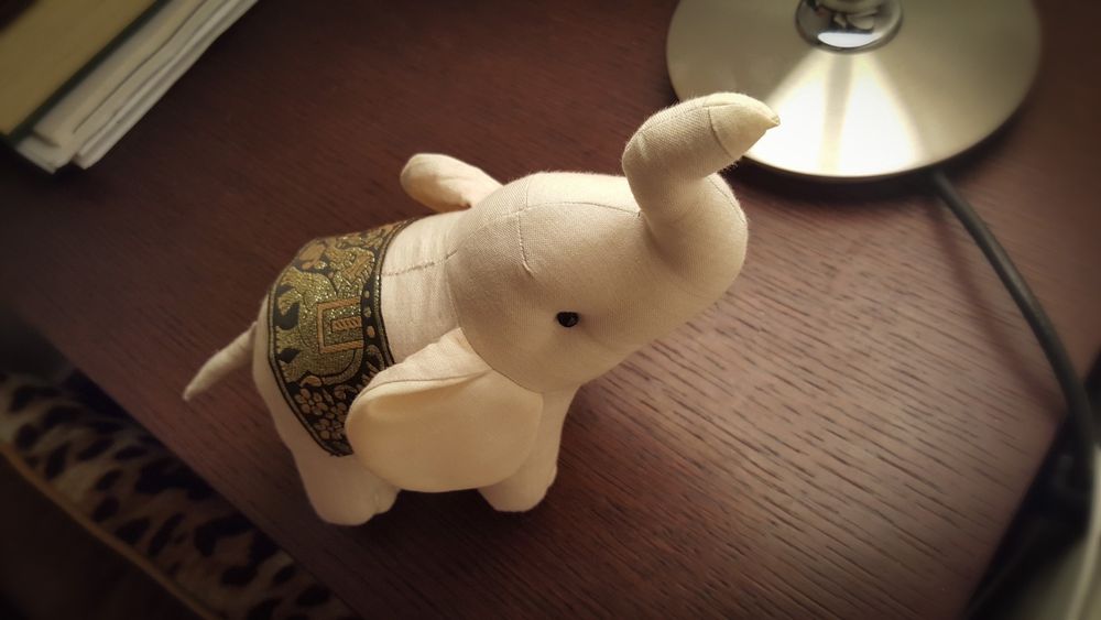 Elefante Tailandês Decorativo em Seda