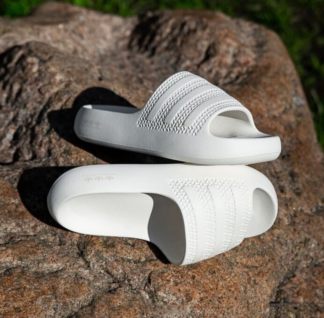 Стильні шльопанці шльопки слайдери  від Adidas Adilette ayoon