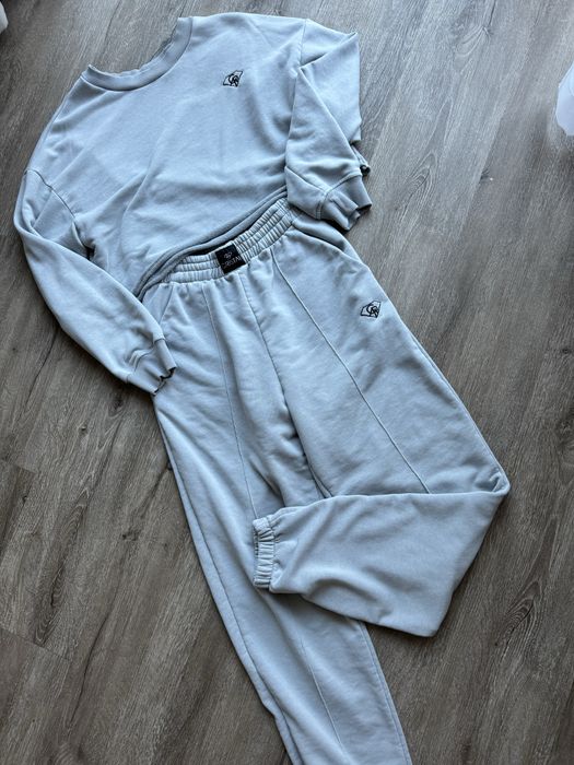Спортиврий костюм жіночий