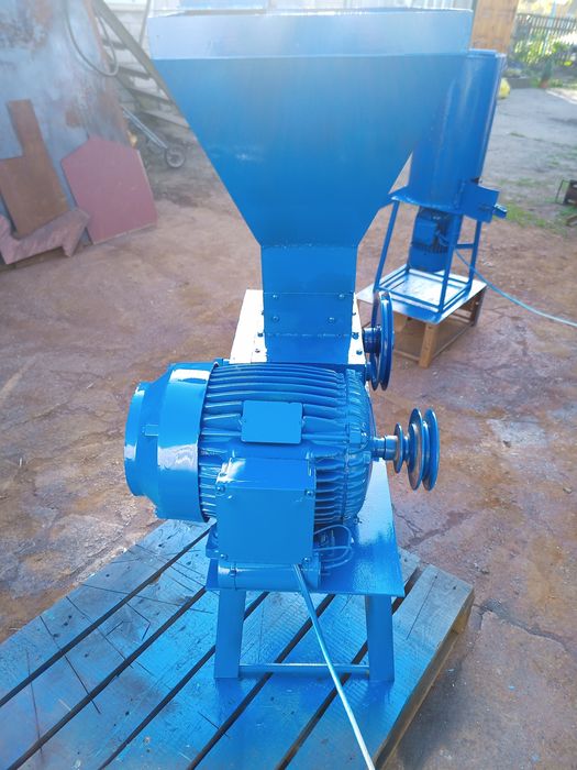 Плющилка вальцева   млин дку зернодробилка