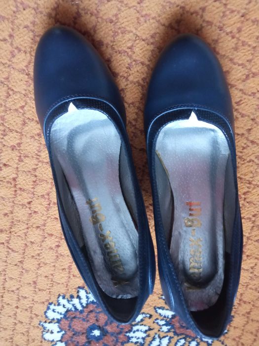 Czółenka granatowe 38