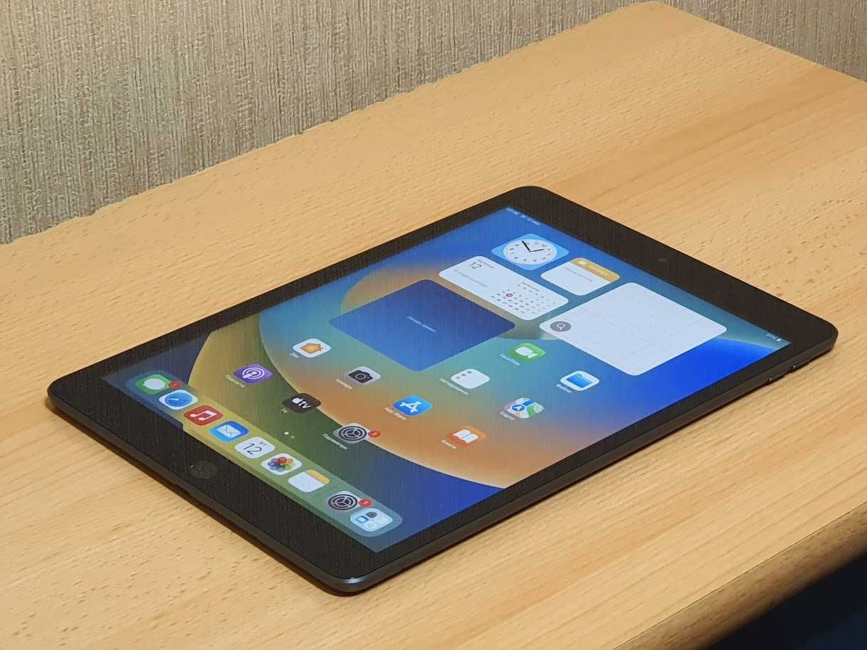 Планшет Apple iPad 10.2" 2021 A2602 Wi-Fi 64GB Батарея 20годин 3 цикла