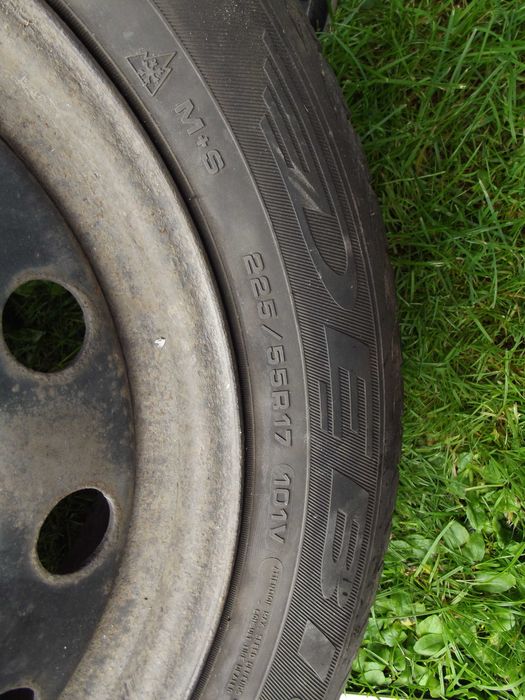 Opona zimowa 225/55 R17