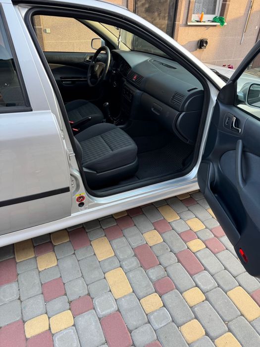 Продам SKODA OKTAVIA 1.6mpi
