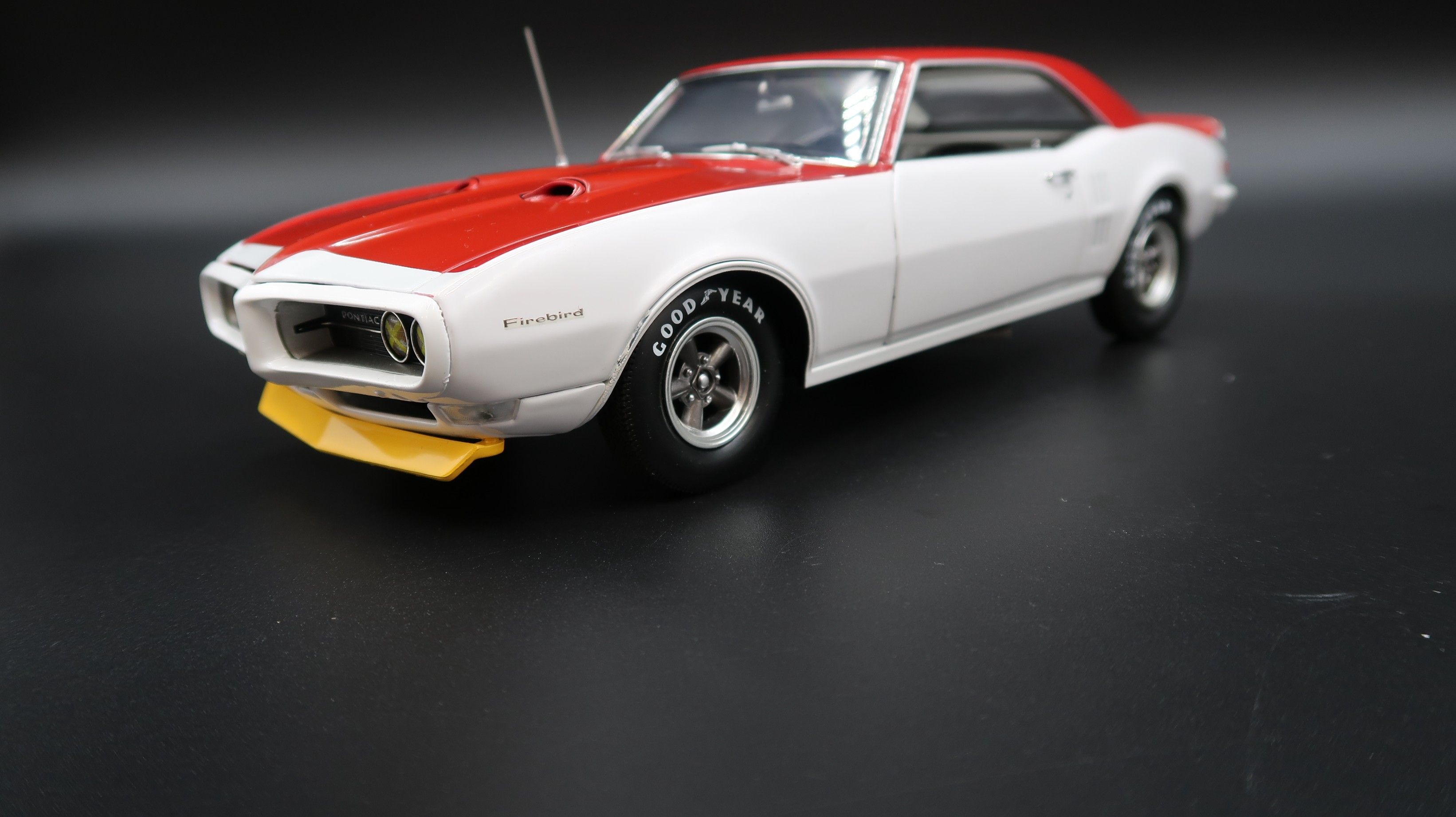 1:18 ACME 1968 Pontiac Trans AM Firebird model uszkodzony