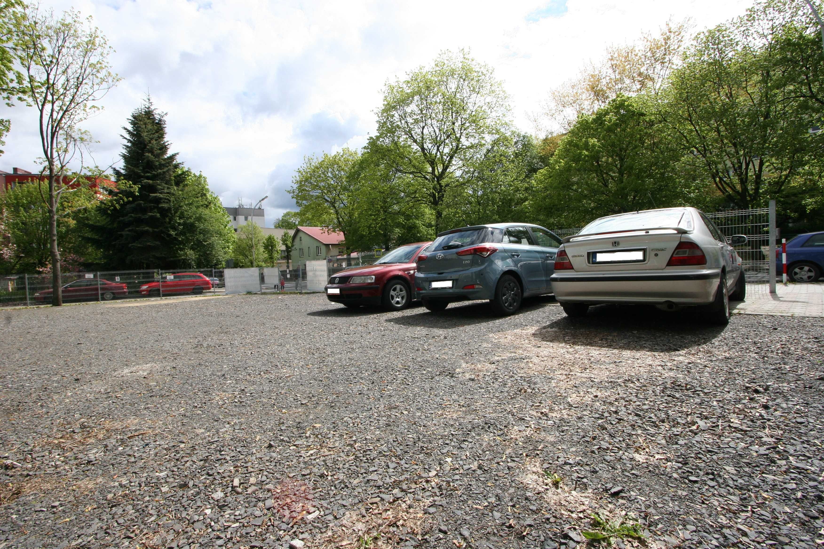 Miejsca parkingowe do wynajęcia! Teren ogrodzony! Ptasia
