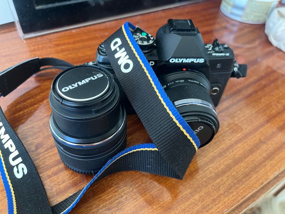 OLYMPUS OM-D E-M10 Mark III Plus dwa obiektywy
