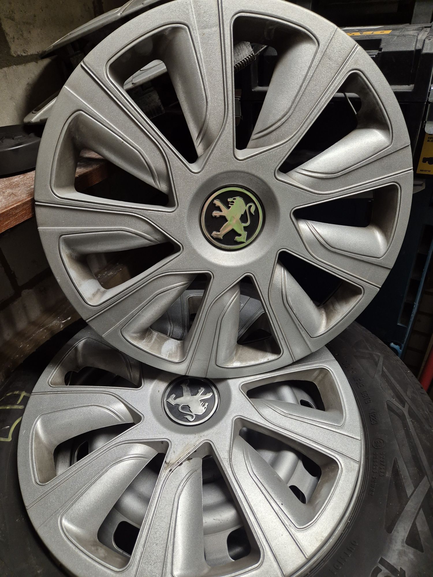 Opony Continental  z felgami plus kołpaki peugeot partner