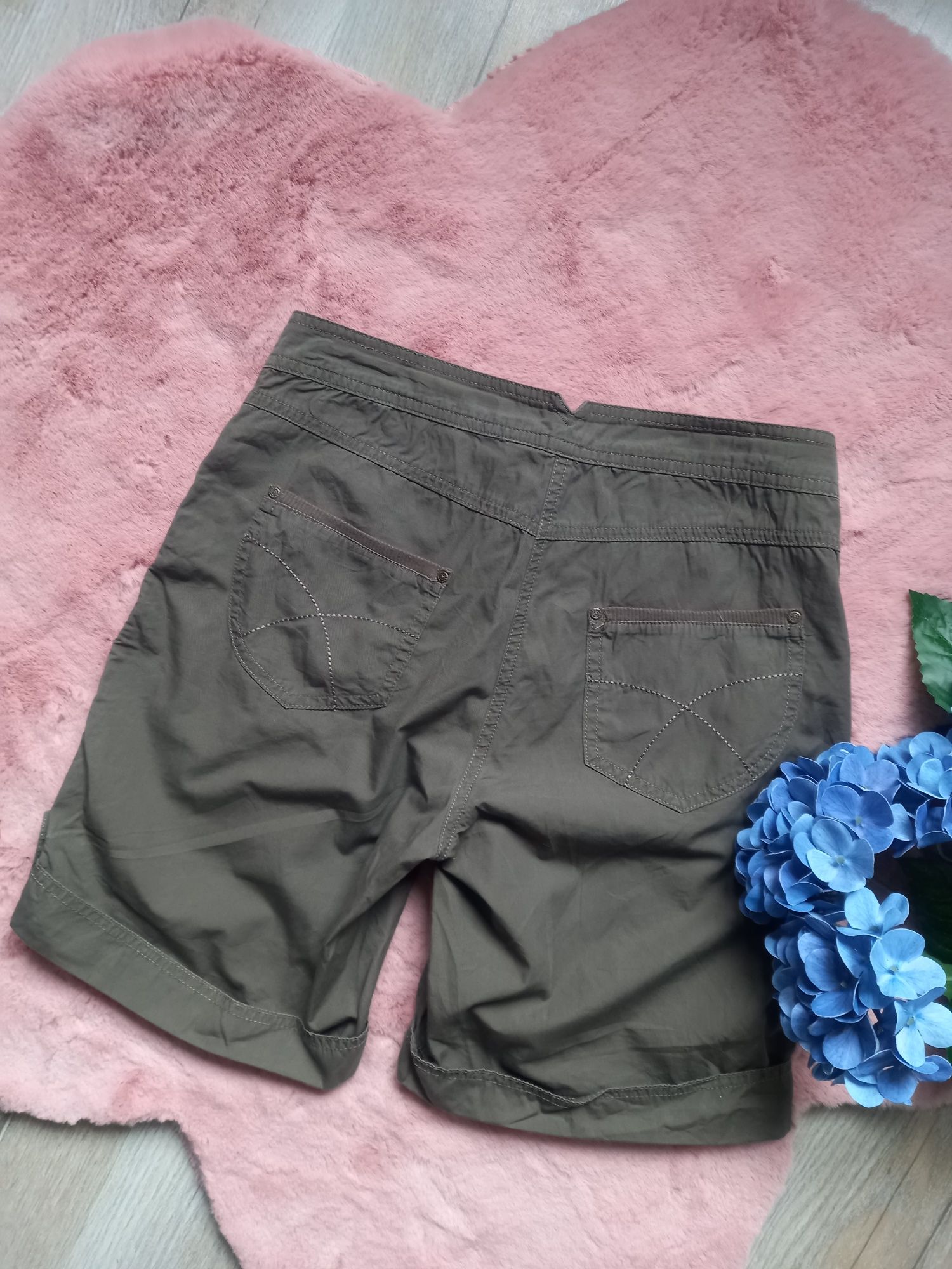 Krótkie spodenki damskie 36, 38, S,M khaki cienkie