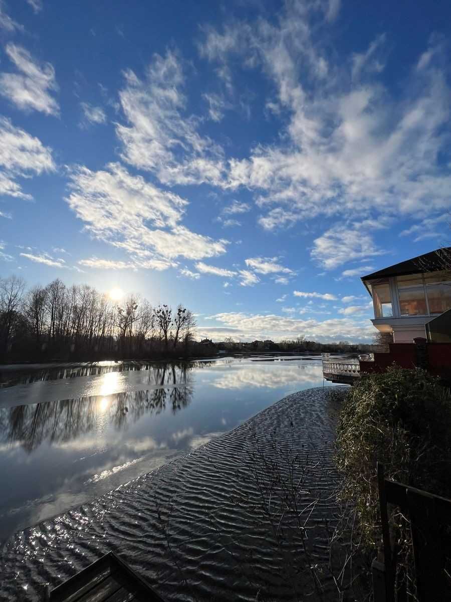 Козин, Дамба, продаж резиденції з виходом на воду