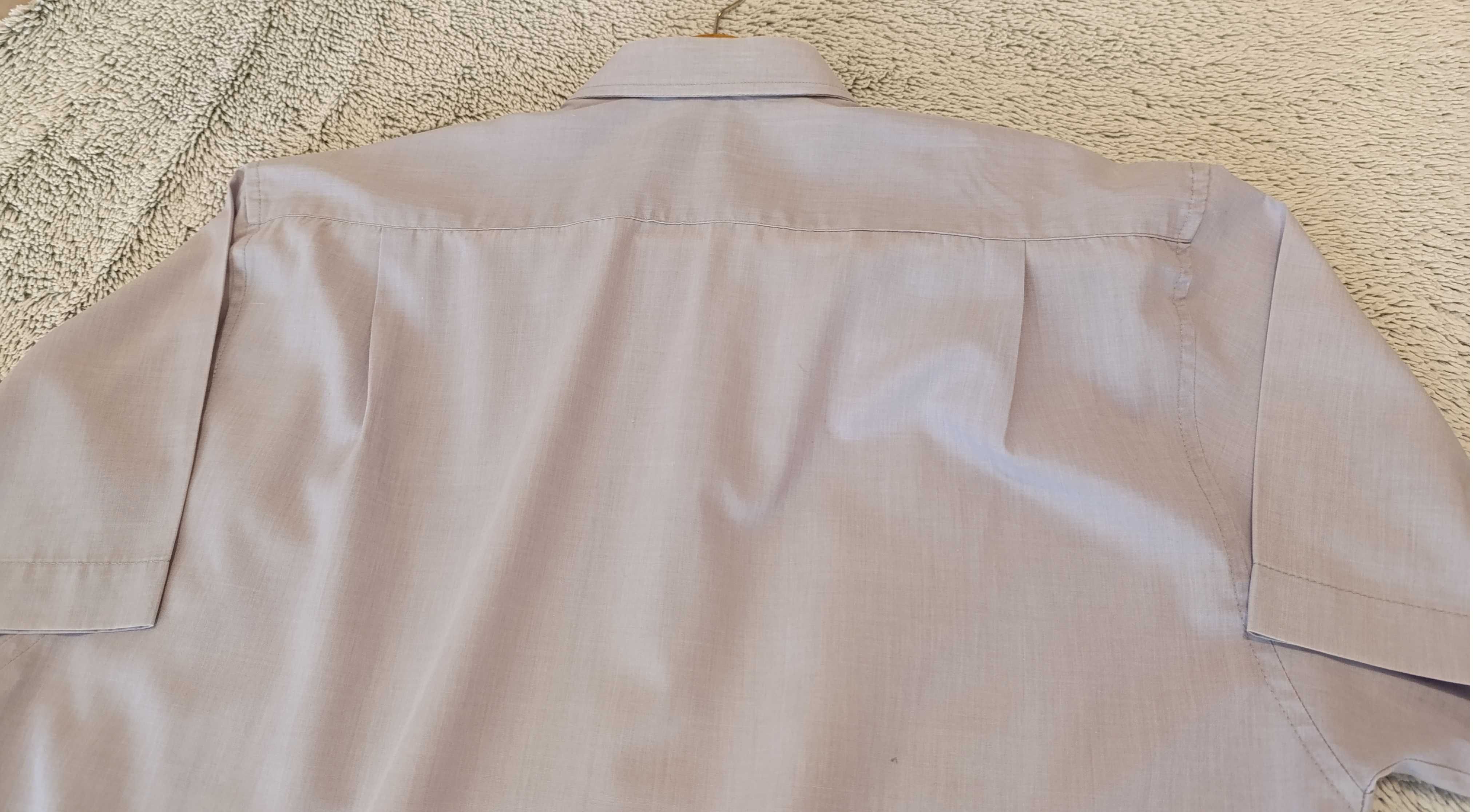 Camisa Clássica, lilás claro,  manga curta Tamanho L - E. Impecável