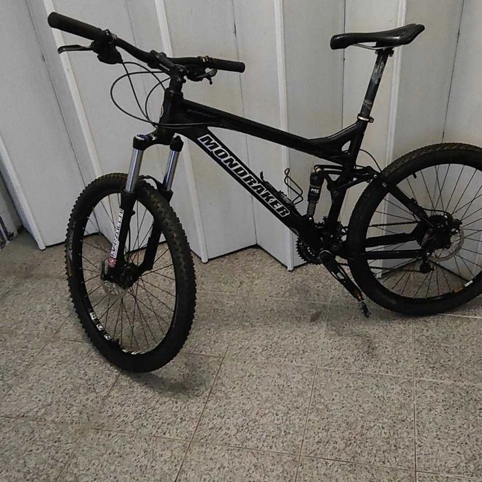 Bicicleta Mondraker factor RR. Suspensão total