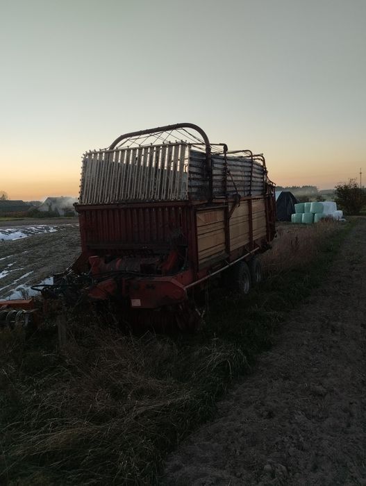 Przyczepa samozbierająca