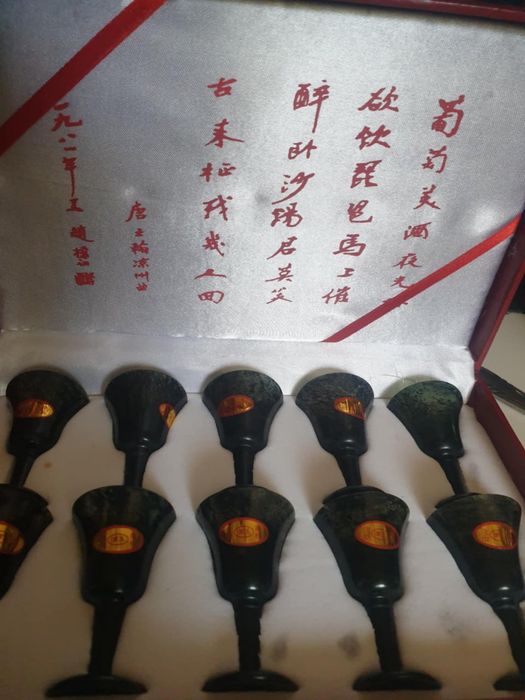 Jadeitowe, zabytkowe, swiecace w ciemnosci chinskie kieliszki