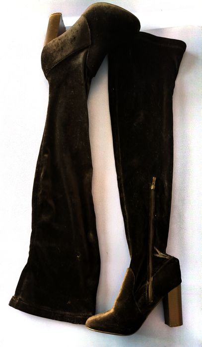 Сапоги-ботфорты из велюра на высоком устойчивом каблуке,39 р.