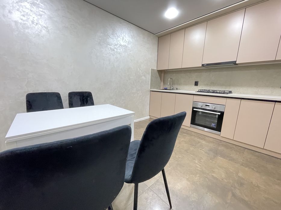 ОРЕНДА 2 кім з кухнею-студією вул. Сахарова