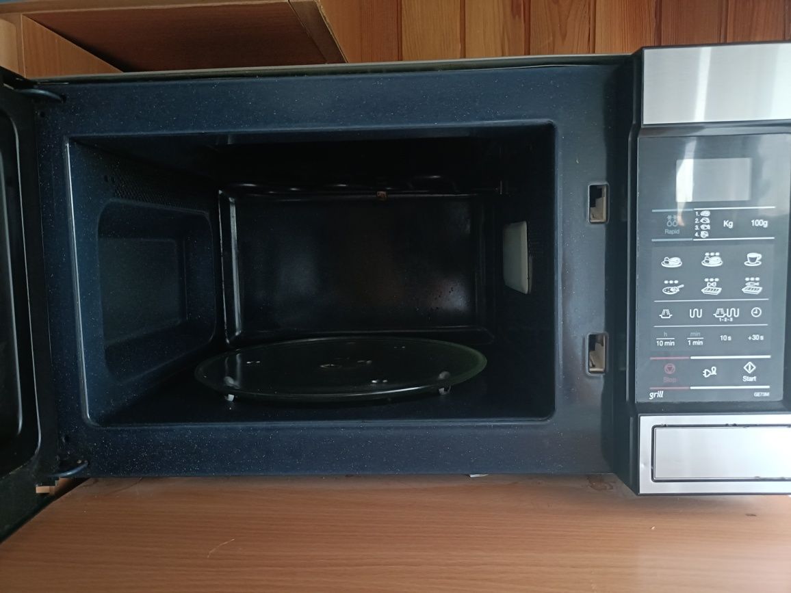 Mikrofalówka Samsung GE73M 750W
