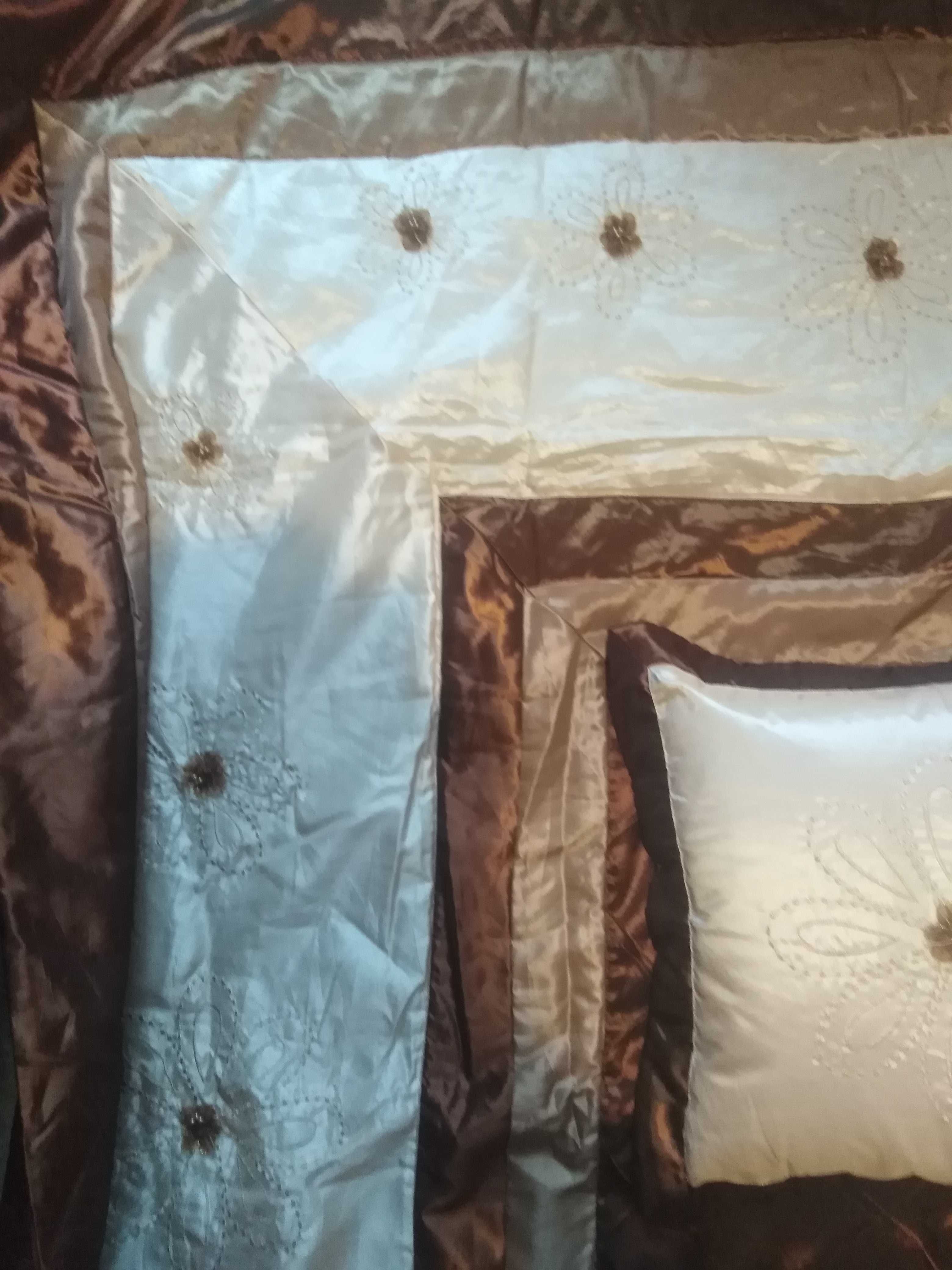 Nakrycie łóżka wraz z poduszkami