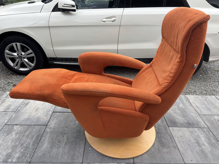 Stylowy fotel Hukla  rozkładany obrotowy