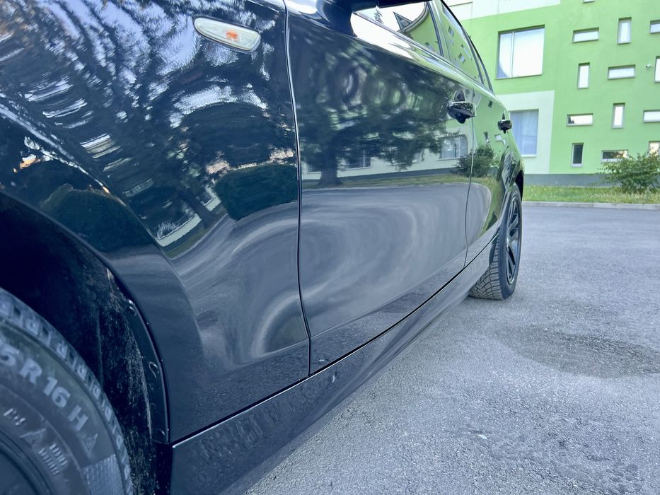 У продажy BMW 2.0 Бензин.Автомат