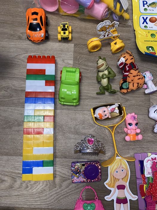 Іграшка, музичний букварик, конструктор, лялька , посуд , тварини