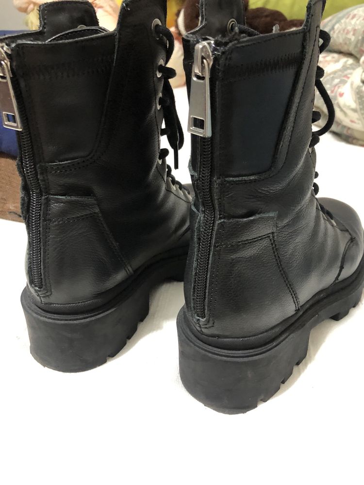 Botins pretos como novos