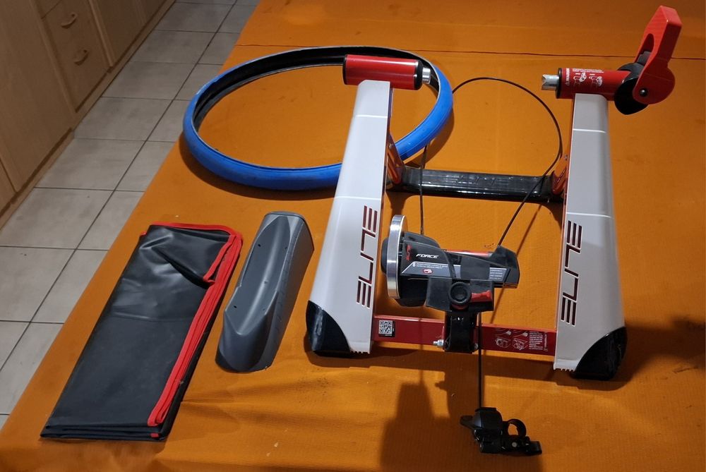 Trenażer rowerowy Elite Novo Force + opona