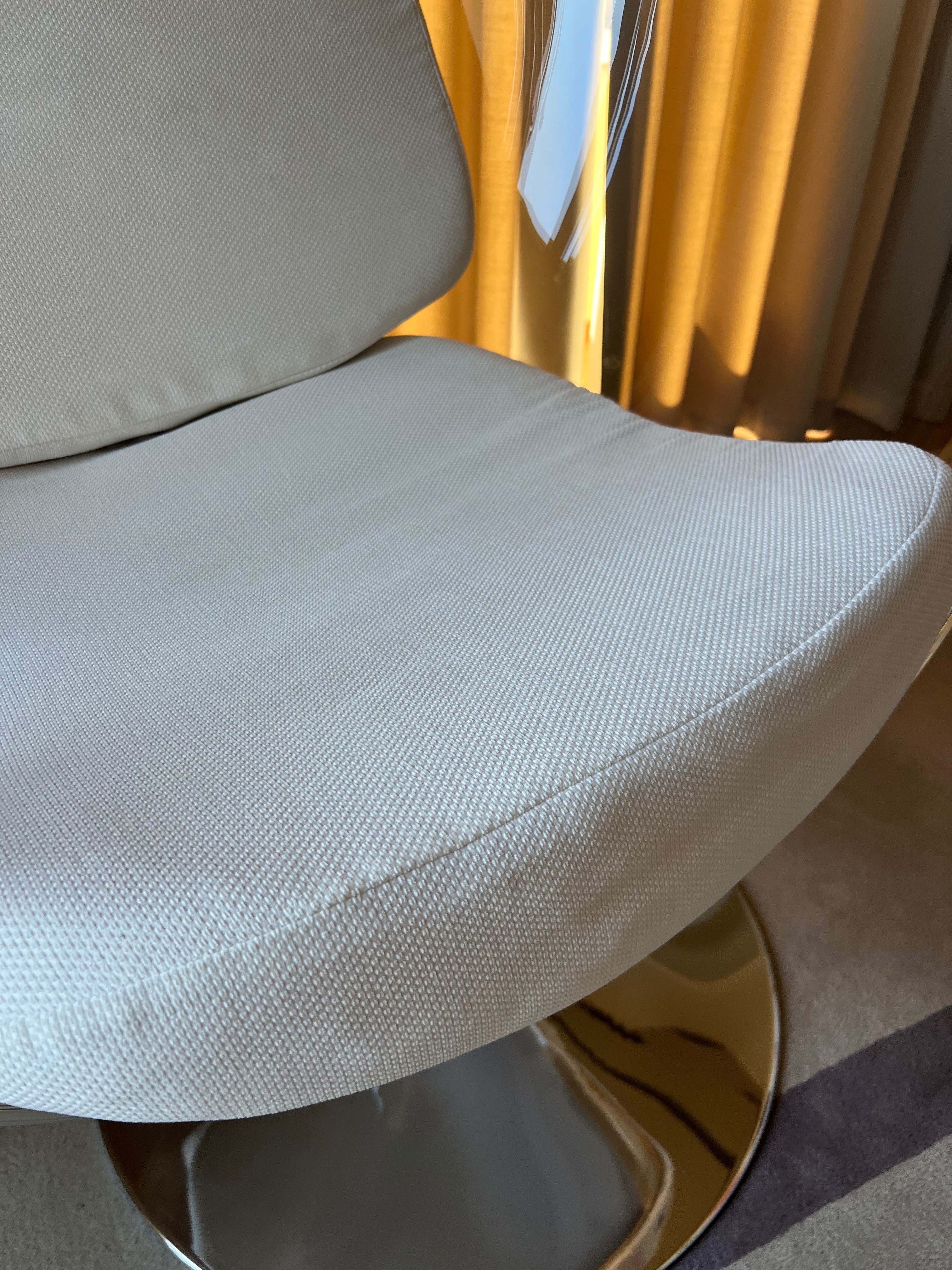 Cadeira suspensa acrílico Hanging egg chair with stand Eero Aarnio